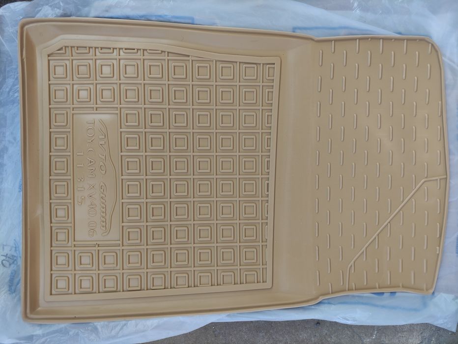 Бежевые ковры салона и багажника на все авто