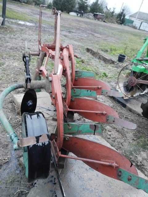 Плуг KVERNELAND трьохкорпусний