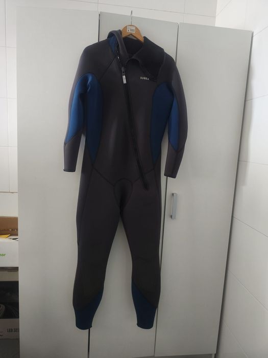 Roupa de mergulho+a pistola