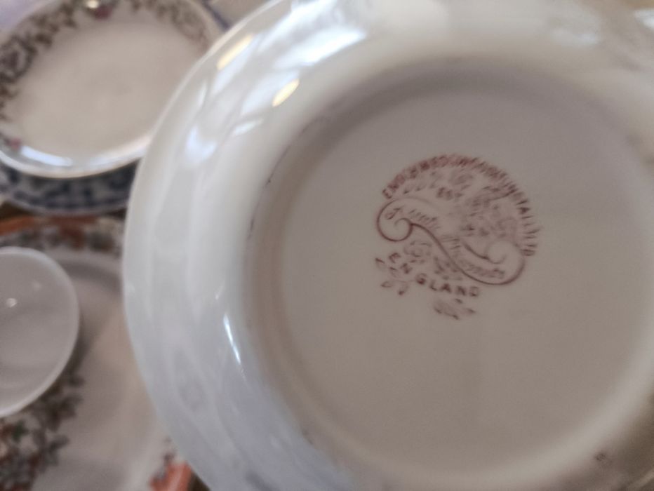 Lote vários serviços porcelana Vista Alegre e outras