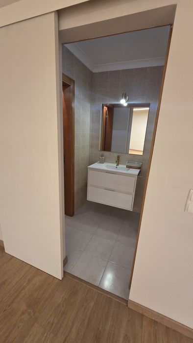 Escritório/Atelier em open space com 70 m², situado a apenas 500 metros do Centro Comercial UBBO