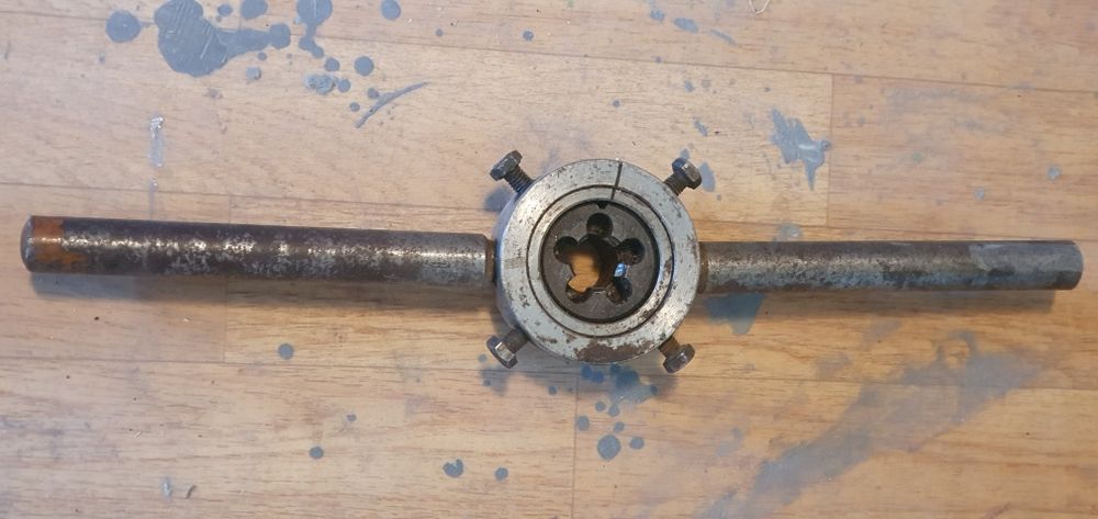 Продам слесареый инструмент