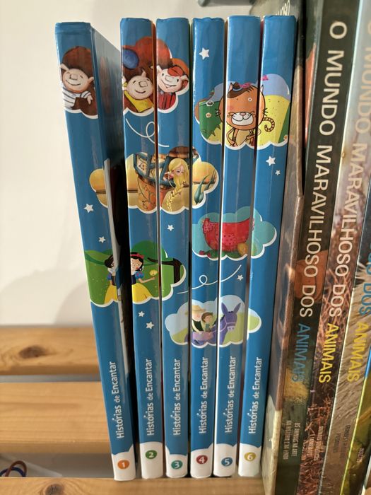 Livros e jogos de crianca