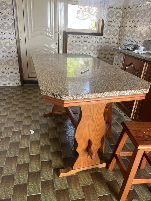 Mesa de cadeira com pedra
