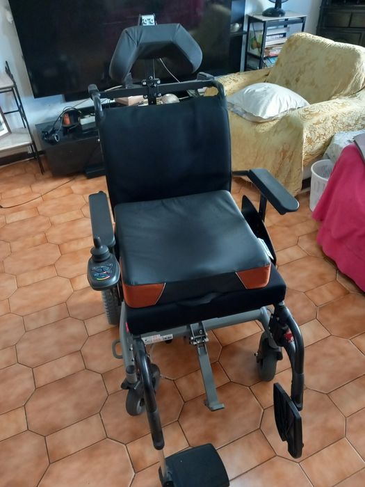 Cadeira de rodas elétrica