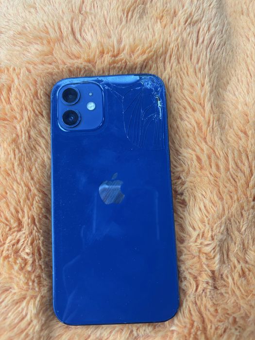 Iphone 12.           .