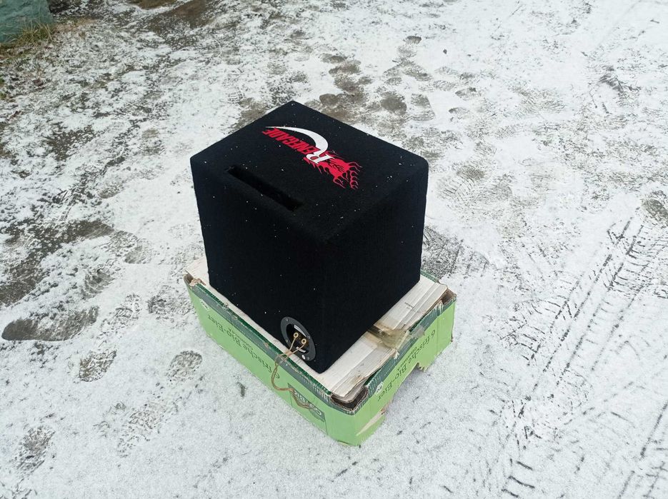 Subwoofer Tuba Skrzynia Basowa RENEGADE 300RMS