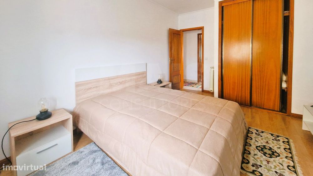 Apartamento T2, com elevador e estacionamento - Caldas da Rainha