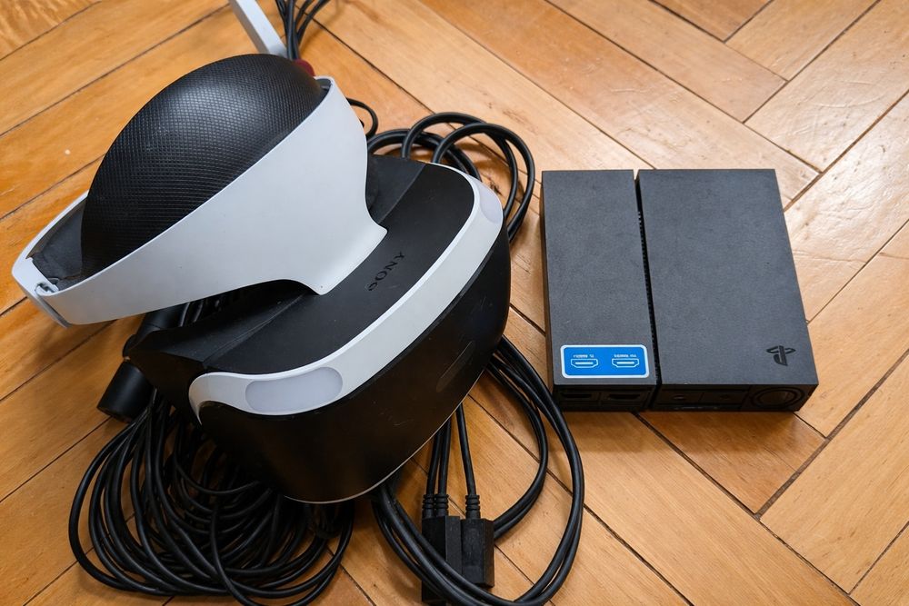 Продам PlayStation 4 Slim Gold + PS VR великим комплектом.