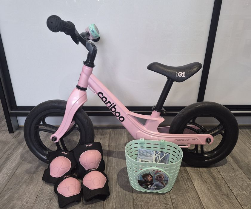 Rowerek biegowy Cariboo różowy + akcesoria