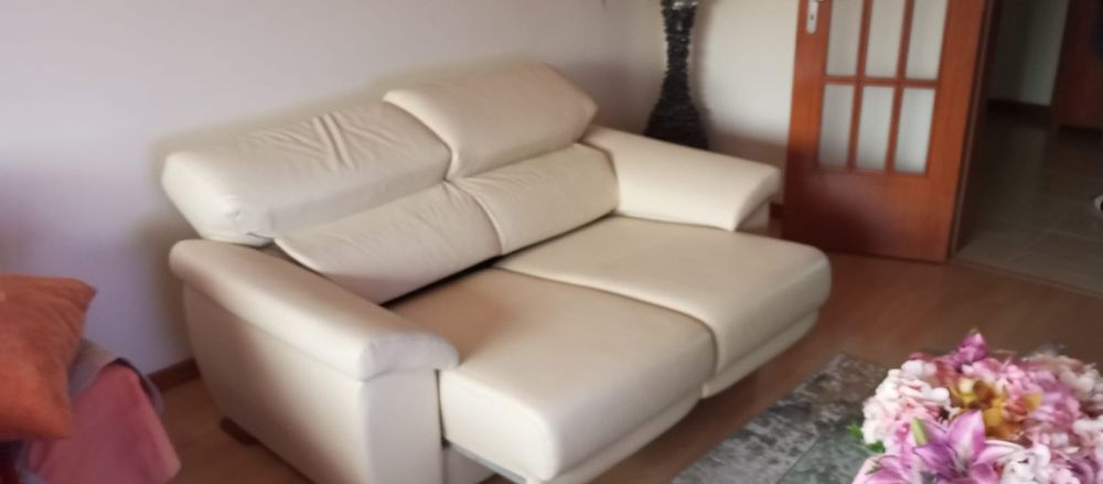Sofá 2 lugares beje