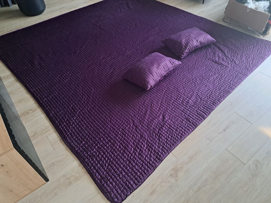 Pokrowiec, narzuta na łóżko, sofę plus 2 poduszki