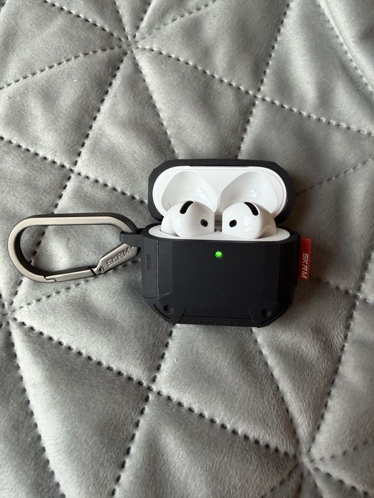 Продаю оригинальные Apple  AirPods 4 с шумоподавлением.
