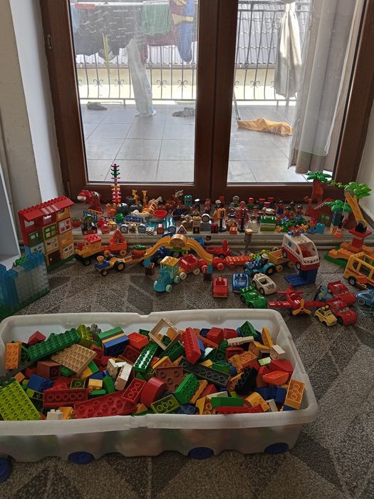 Mega zestaw klocków Lego Duplo pociąg ludziki zwierzęta