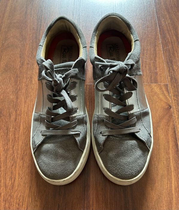 Ténis Skechers cinzentos