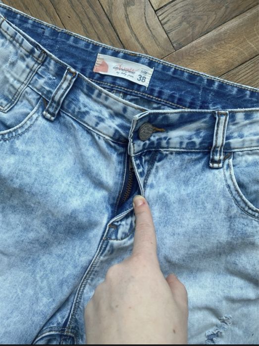 Jeansy Acid wash z dziurami Diverse marmurkowe M