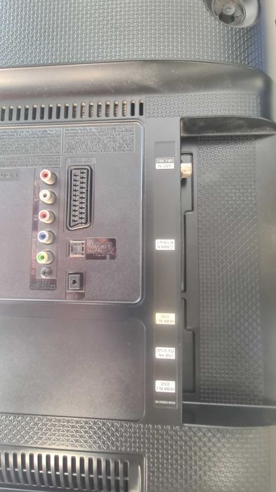 Televisor Samsung de 32" ( com pequena mancha no ecran)