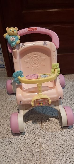 Andarilho e carrinho  de boneca.