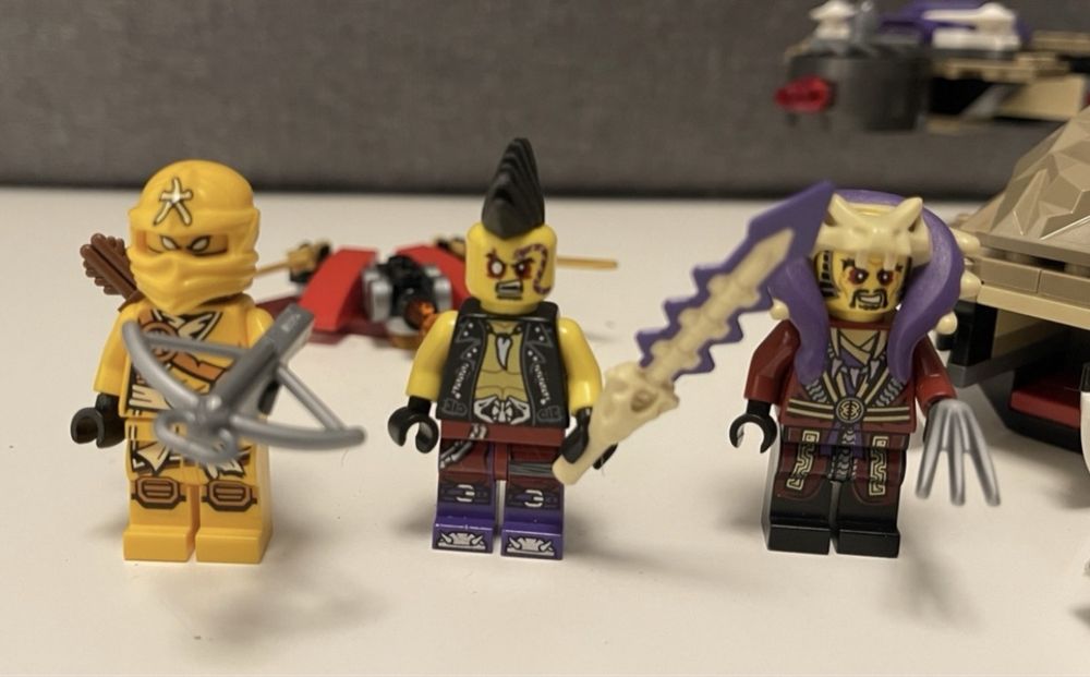 LEGO Ninjago 70746 - Atak śmigłowca Condrai, komplet z instrukcją