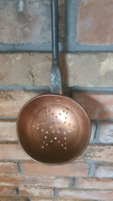 Stary miedziany cedzak