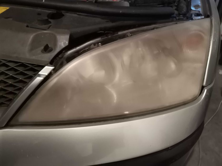 Polimento de faróis de automóveis