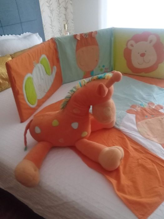 Vendo conjunto textil para  quarto crianca tuc tuc