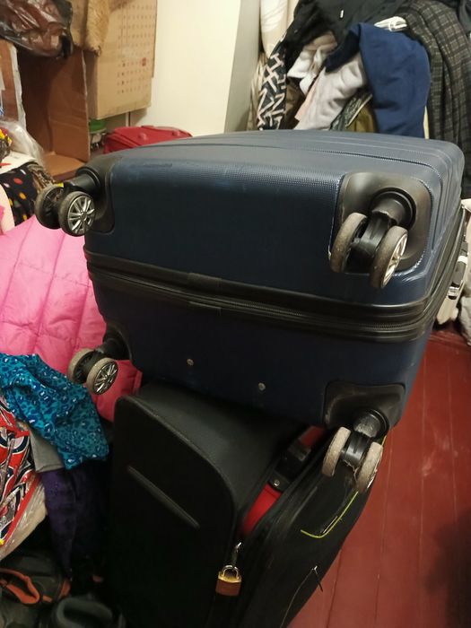 Чемодан пластиковый практичний