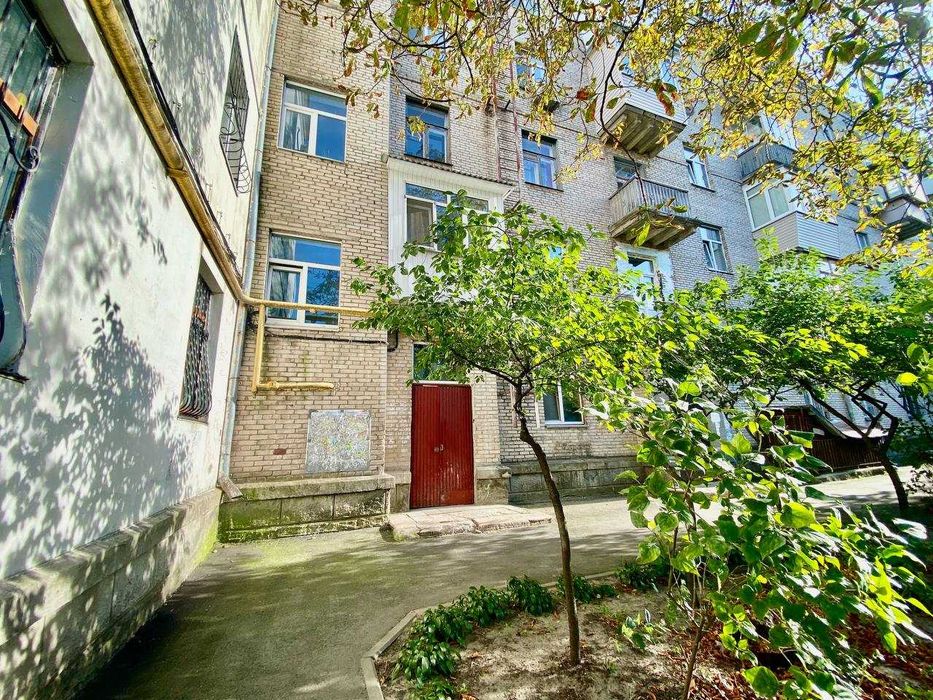 Черчиля 17, роздільна 2к.квартира, метро Дарниця 7 хвилин пішки, є ГАЗ