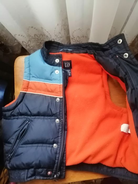 Пухова жилетка GAP 18-24 місяців