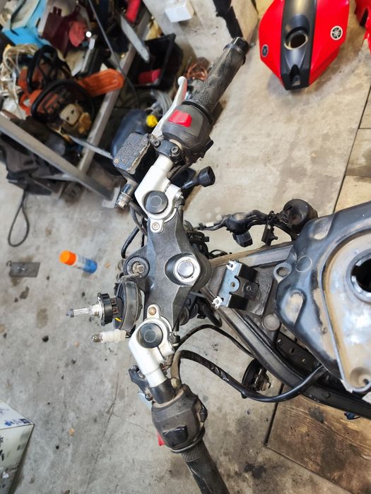 Yamaha yzf r125 . 2008-2014,  2010 cała na części plastiki rama itp.