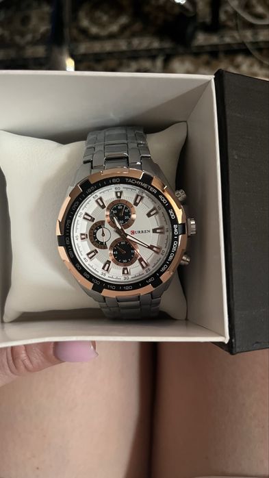 Новий годинник Curren