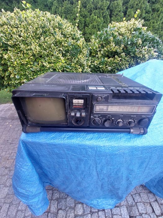 HITACHI K-50E Vintage Retro TV Radio Magnetofon – Made in Japan