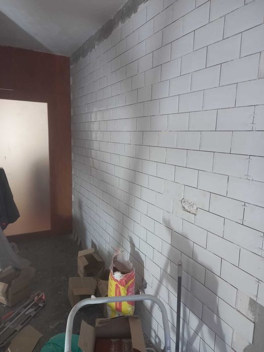 Executo serviços de trolha, pintura, capoto, obras afins