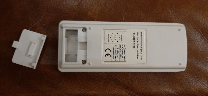 3 tomadas eléctricas com comando