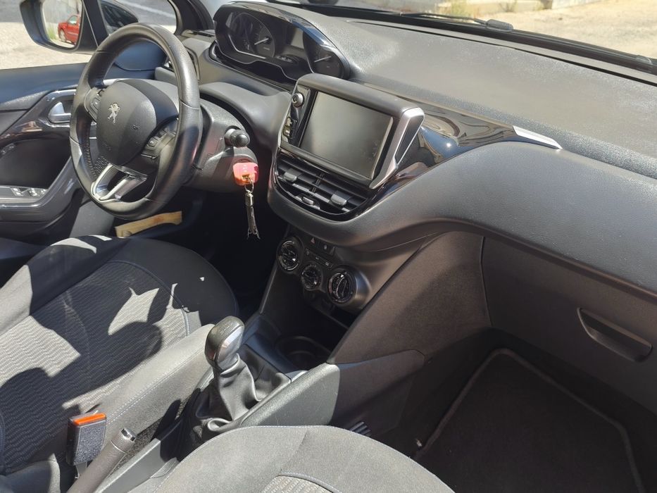 Peugeot 208 1.2 Signature 2018