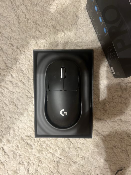 Logitech G Pro X Superlight + podkładka Logitech G - lekko używane