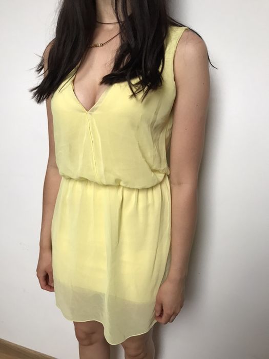 Żółta sukienka z odkrytymi plecami Zara M S