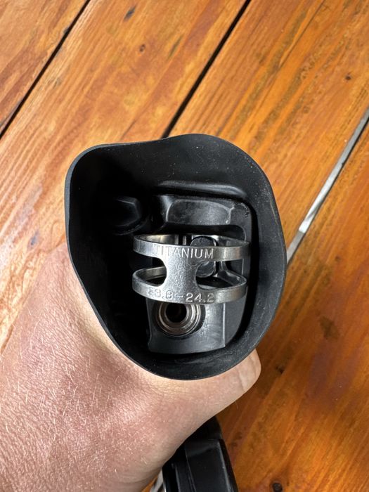 Klamkomanetka Shimano Dura Ace Di2 ST-R9270 prawa