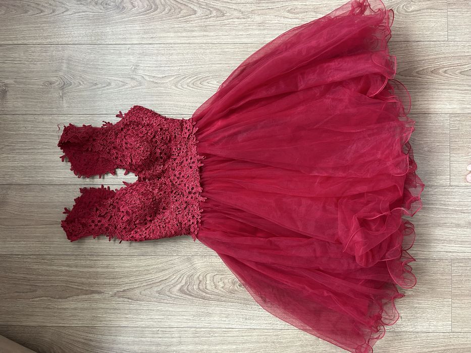 Vestido vermelho curto tule e renda