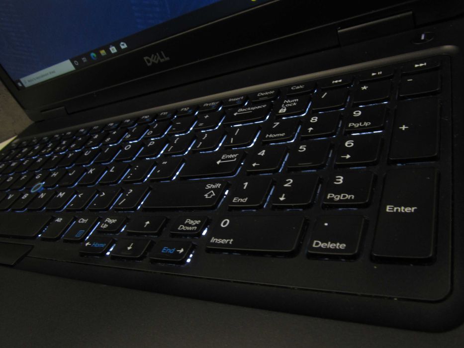 SUPER Dell Latitude 5590 i7 8650U ram 16GB dysk 256SSD FHD IPS Laptop