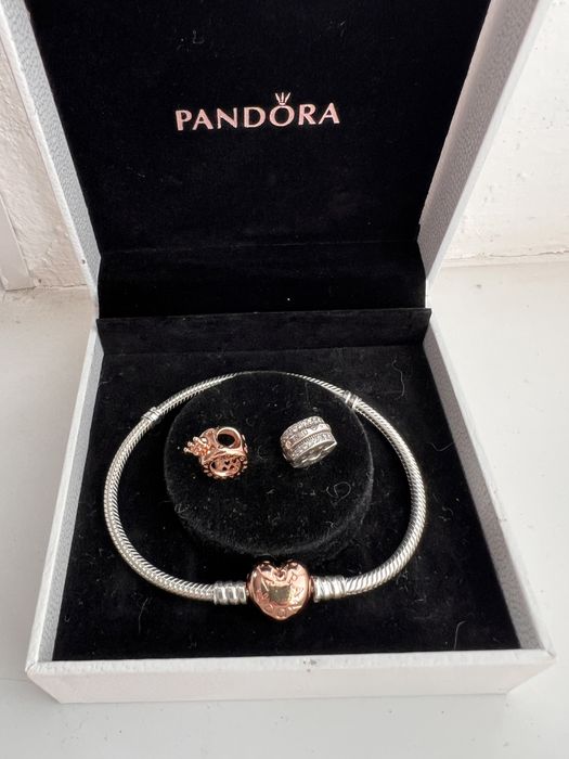 PANDORA. Браслет із застібкою. Намистини