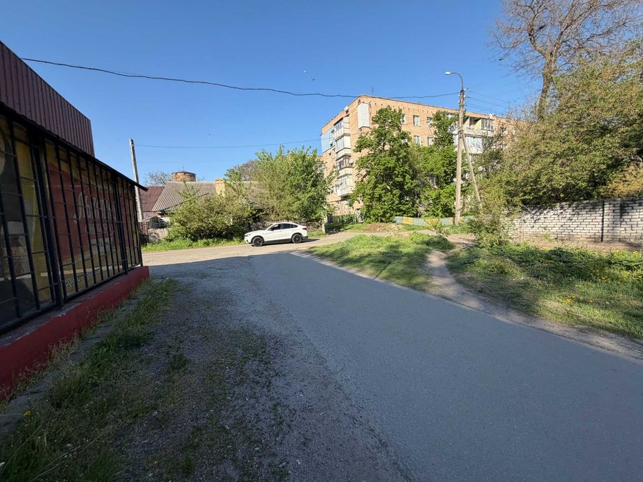 Продаж окремостоячого приміщення в спальному районі