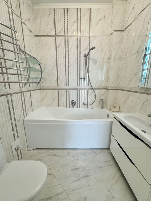 Продаж 3 кім. квартири вул. І. Франка - історичний центр Львова