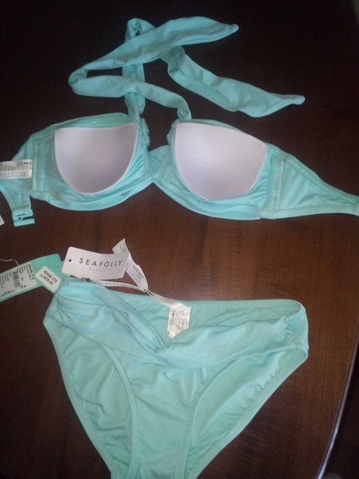 Продам. Два купальника (раздельные) и кружевные трусики.