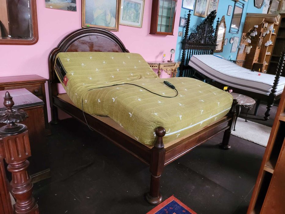 Adjustable bed with vibration massage mattress - Everything in excellent condition