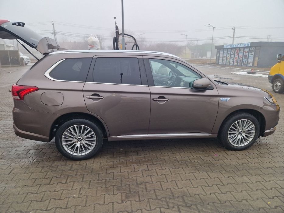 Mitsubishi outlander phev 2019