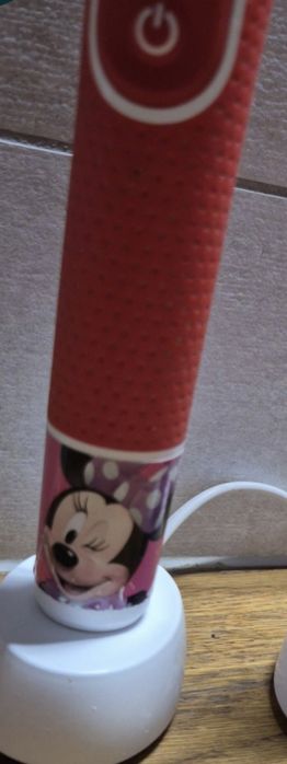 Szczoteczka elektryczna dla dziecka oral-b myszka mini