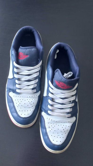 Кросівки чоловічі.