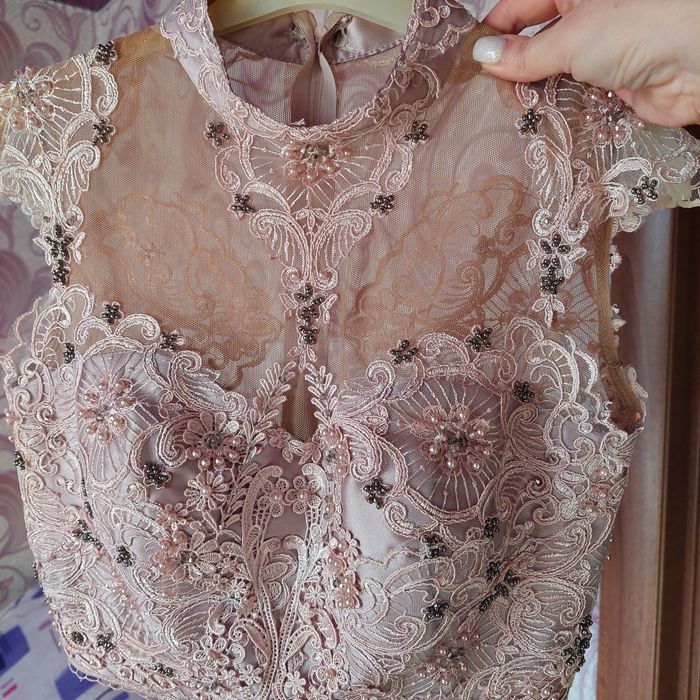 Продам сукню на випускний вечір