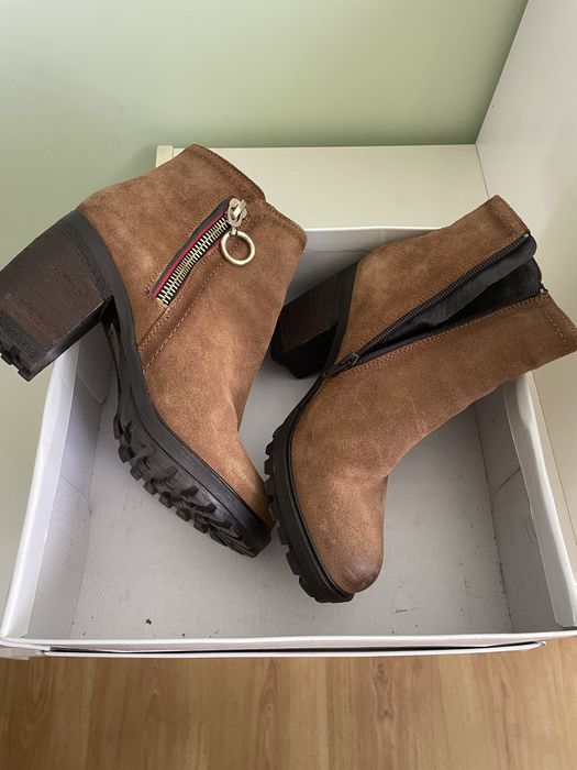 Botas em pele - tamanho 38 (usadas 1 vez)